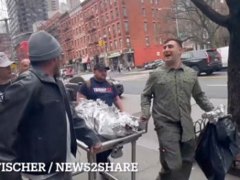 Desničari donijeli pečeno prase ispred kuće Zohrana Mamdanija