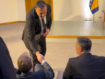 Palo 'rukovanje' Konakovića i Izetbegovića. POGLEDAJTE VIDEO