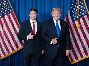 Trumpov saradnik demonstrativno dao ostavku zbog Irana. Istražuje ga FBI