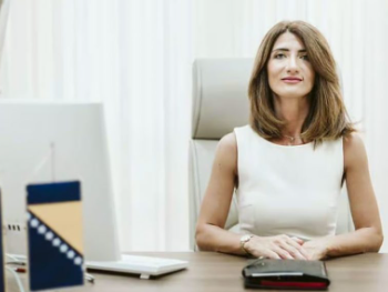 Ministrica trenira strogoću