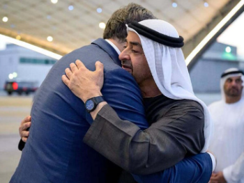 Vučić se iznenada pojavio na Bliskom istoku, izgrlio se sa predsjednikom