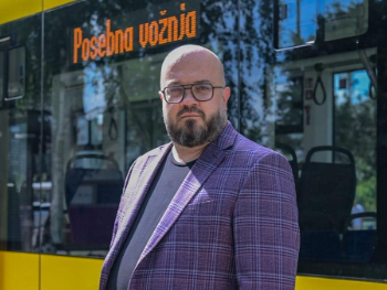 Šteta tajno, šest dana nakon tragedije, potpisao novi ugovor o oglašavanju na starim tramvajima