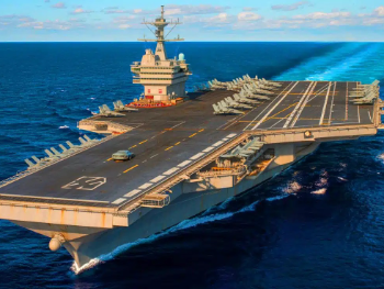 Oštećeni američki nosač aviona ide na opravku u Split