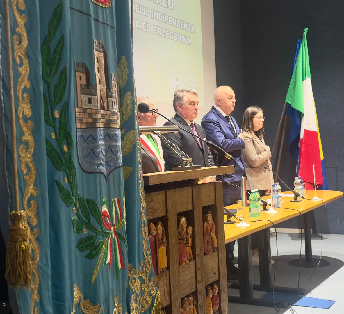 Komšić u Italiji: 'Volimo vas, ali ćemo vas pobijediti' - slika 2