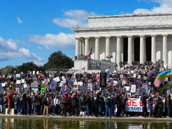 Masovni protesti širom SAD-a protiv Trumpa, hiljade ljudi poručuju: Ne ratu s Iranom