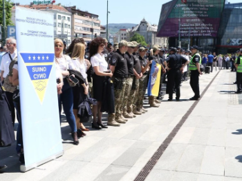Državni službenici i policajci izlaze na protest