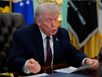 Ucjena iz Vašingtona: Trump prijeti obustavom isporuke oružja Ukrajini