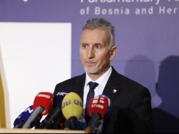 Ademović Špiriću: "Nije bilo nikakvog razgovora o sazivanju sjednice Doma naroda!"