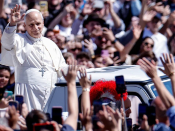 Papa Lav u uskršnjoj poruci pozvao svjetske lidere da okončaju ratove