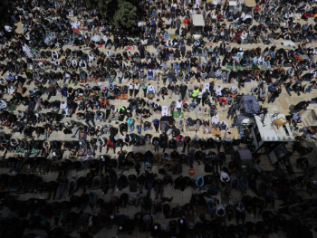 Hiljade Palestinaca klanjalo sabah-namaz u Al-Aqsi