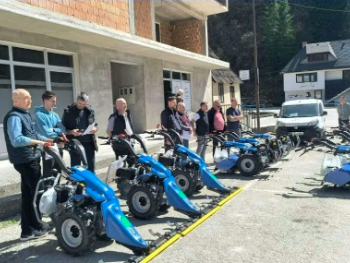 Domaćinstvima koja su pretrpjela štete u poplavama 2024. uručena poljoprivredna mehanizacija