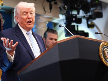 Trump: Iran ne smije naplaćivati prolaz tankerima kroz Hormuški moreuz