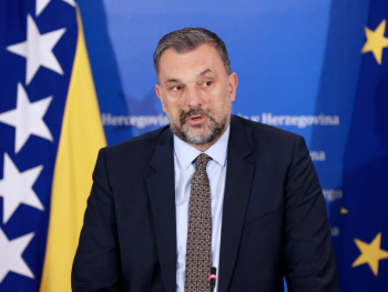 Konaković: Rusija sa čuđenjem gleda kako se Dodik amerikanizira