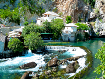 Desetine hiljada vjernika stiže na dovište na vrelu Bune