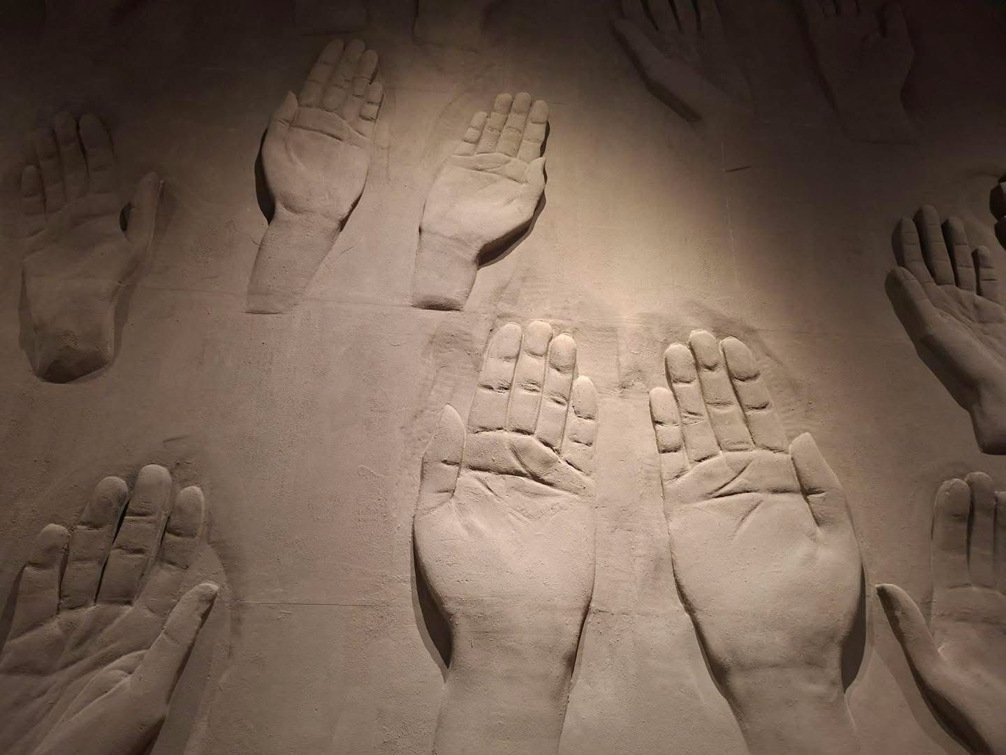 Učenici Prve osnovne škole Stolac posjetili Memorijalni centar Srebrenica – Potočari - slika 14