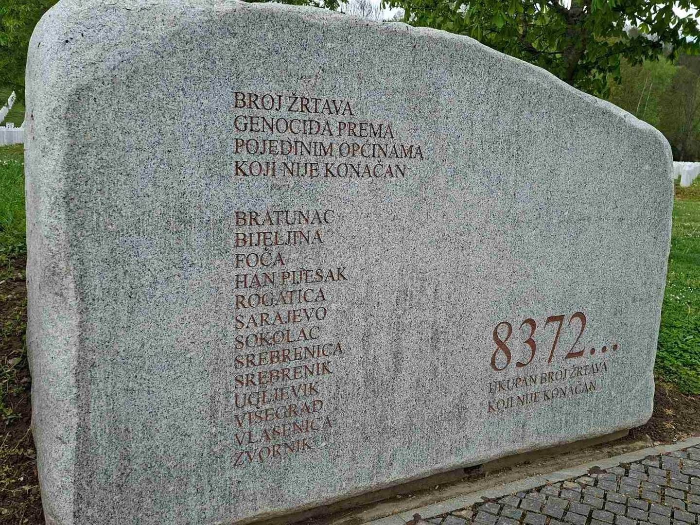 Učenici Prve osnovne škole Stolac posjetili Memorijalni centar Srebrenica – Potočari - slika 2
