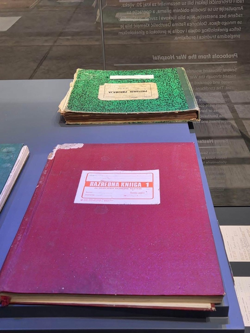 Učenici Prve osnovne škole Stolac posjetili Memorijalni centar Srebrenica – Potočari - slika 13