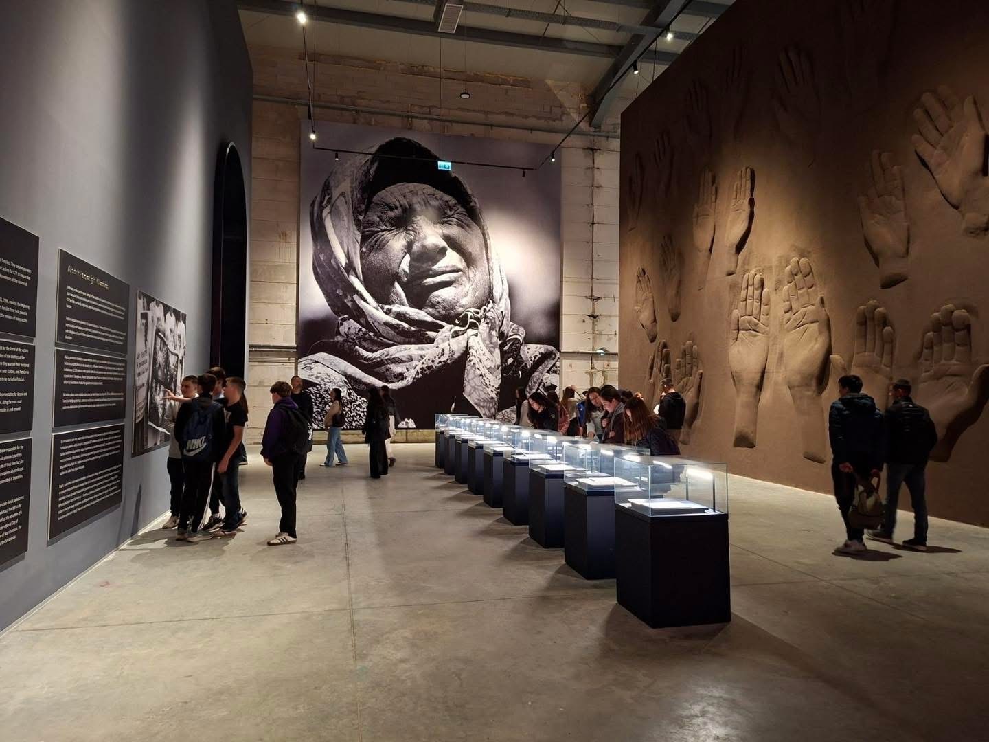 Učenici Prve osnovne škole Stolac posjetili Memorijalni centar Srebrenica – Potočari - slika 3