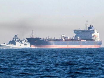 Ruski teretni brod "pun oružja" u La Mancheu: London prijeti zapljenom